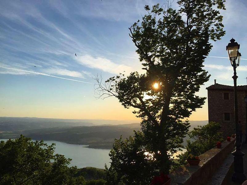 Le Casette Di Civitella La Casa Di Nonna Giulia Civitella Del Lago Eksteriør billede